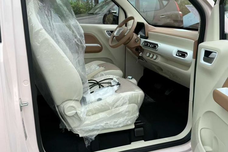 Used Wuling Hongguang MINIEV 2024 3rd Generation 215km Youth Edition Interior 2