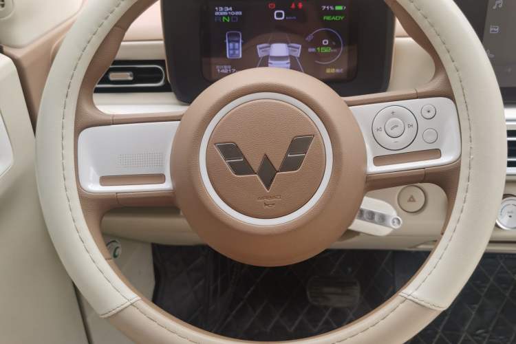 Used Wuling Hongguang MINIEV 2024 3rd Generation 215km Advanced Version Interior 3