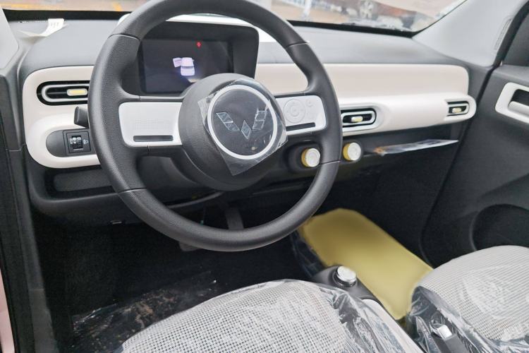 Used Wuling Hongguang MINIEV 2024 3rd Generation 215km Youth Edition Interior 3