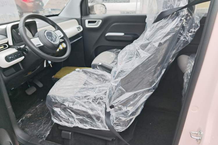 Used Wuling Hongguang MINIEV 2024 3rd Generation 215km Youth Edition Interior 4