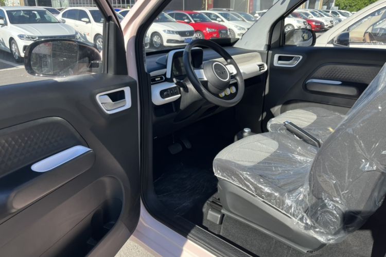 Used Wuling Hongguang MINIEV 2024 3rd Generation 215km Youth Edition Interior 4