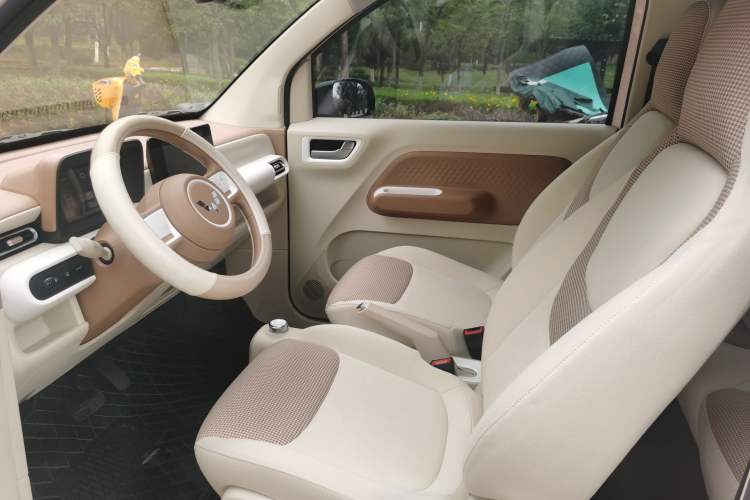 Used Wuling Hongguang MINIEV 2024 3rd Generation 215km Advanced Version Interior 5