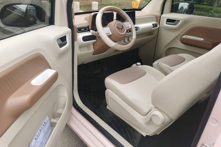 Used Wuling Hongguang MINIEV 2024 3rd Generation 215km Advanced Version Interior 6