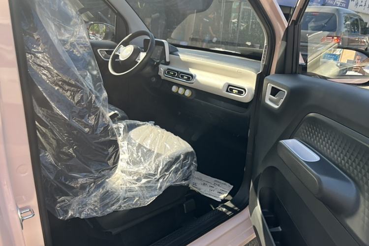 Used Wuling Hongguang MINIEV 2024 3rd Generation 215km Youth Edition Interior 6