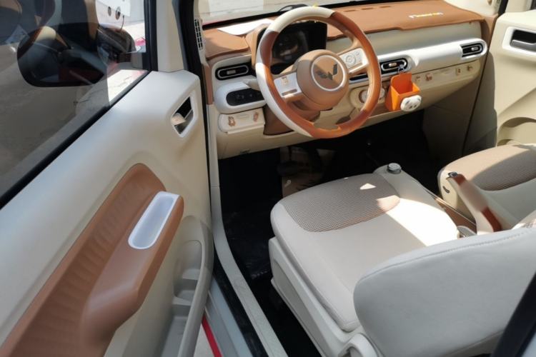 Used Wuling Hongguang MINIEV 2024 3rd Generation 215km Youth Edition Left Front Seat