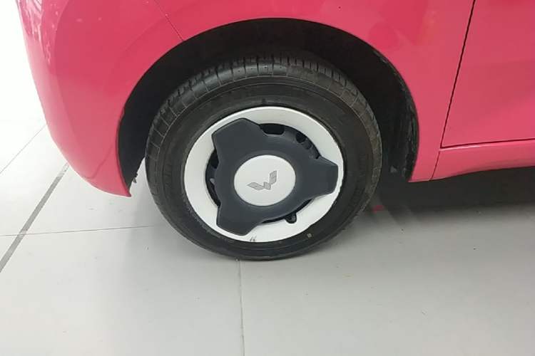 Used Wuling Hongguang MINIEV 2024 3rd Generation 215km Youth Edition Left Front Wheel Hub