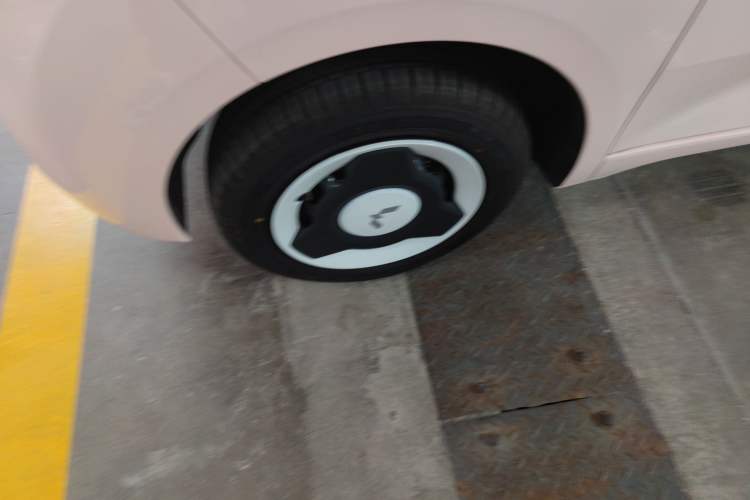Used Wuling Hongguang MINIEV 2024 3rd Generation 215km Youth Edition Left Front Wheel Hub