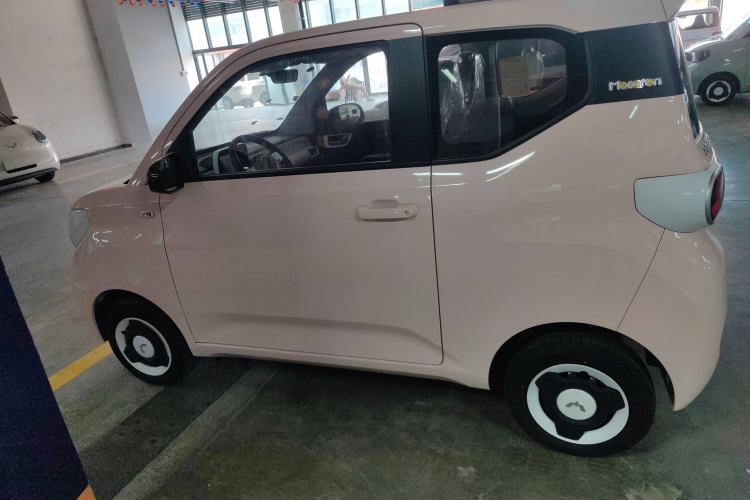 Used Wuling Hongguang MINIEV 2024 3rd Generation 215km Youth Edition Left Side