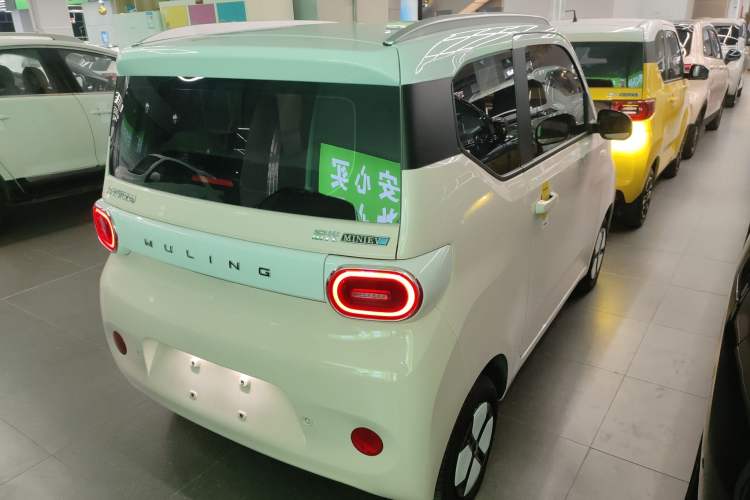 Used Wuling Hongguang MINIEV 2024 3rd Generation 215km Advanced Version Rear Right 45 Deg