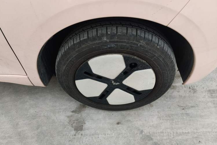 Used Wuling Hongguang MINIEV 2024 3rd Generation 215km Advanced Version Right Front Wheel Hub