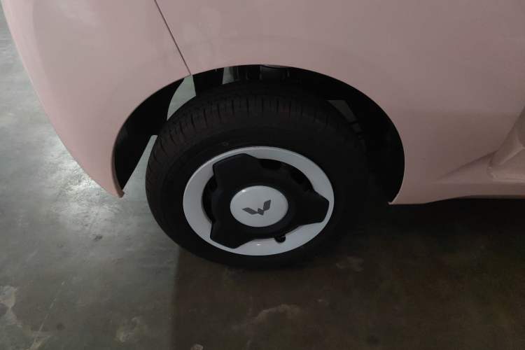 Used Wuling Hongguang MINIEV 2024 3rd Generation 215km Youth Edition Right Rear Wheel Hub