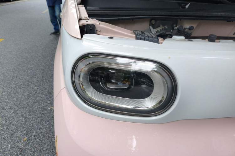 Used Wuling Hongguang MINIEV 2024 3rd Generation 215km Advanced Version Right Front Headlight