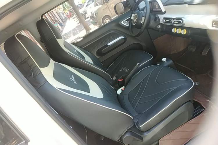 Used Wuling Hongguang MINIEV 2024 3rd Generation 215km Youth Edition Right Front Seat