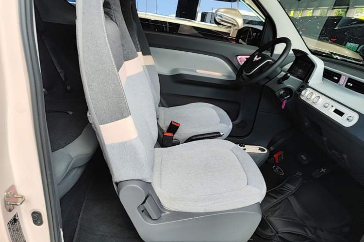 Used Wuling Hongguang MINIEV 2024 3rd Generation 170 km Right Front Seat