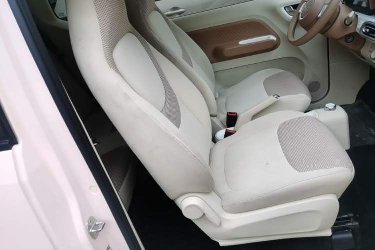 Used Wuling Hongguang MINIEV 2024 3rd Generation 170 km Right Front Seat