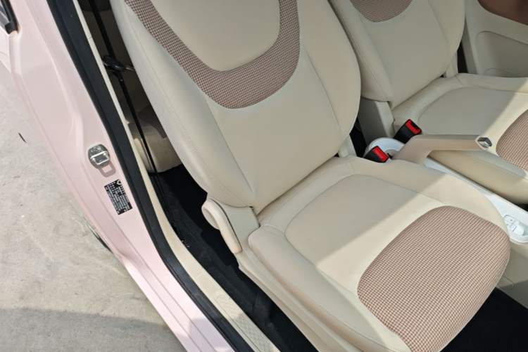 Used Wuling Hongguang MINIEV 2024 3rd Generation 215km Advanced Version Right Front Seat