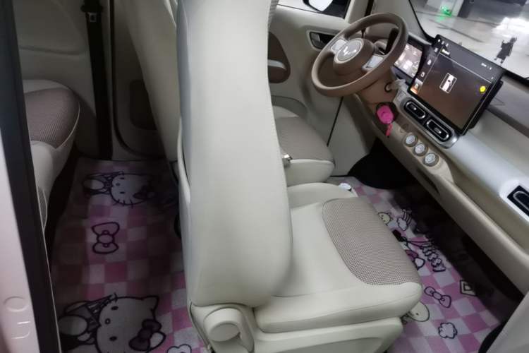 Used Wuling Hongguang MINIEV 2024 3rd Generation 215km Advanced Version Right Front Seat