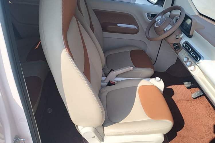 Used Wuling Hongguang MINIEV 2024 3rd Generation 215km Youth Edition Right Front Seat