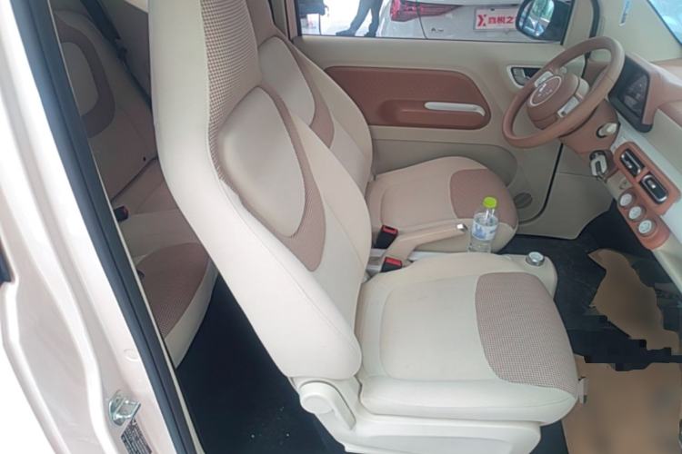 Used Wuling Hongguang MINIEV 2024 Third Generation 120 km Right Front Seat
