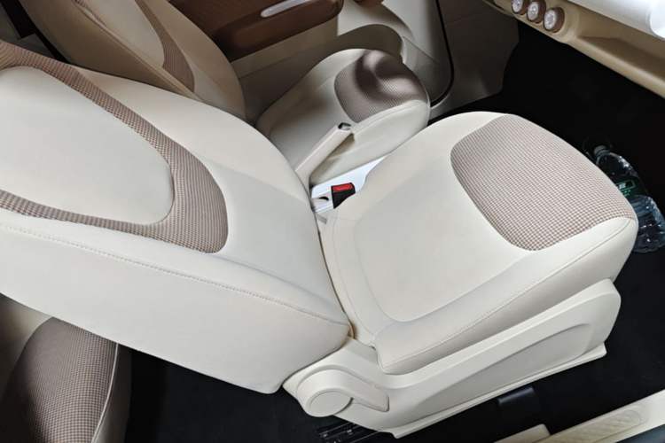Used Wuling Hongguang MINIEV 2024 3rd Generation 215km Advanced Version Right Front Seat
