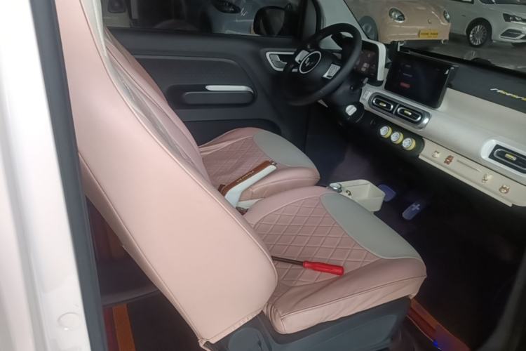 Used Wuling Hongguang MINIEV 2024 3rd Generation 170 km Right Front Seat