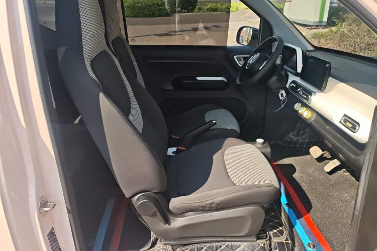 Used Wuling Hongguang MINIEV 2024 3rd Generation 170 km Right Front Seat