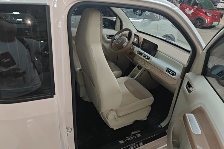 Used Wuling Hongguang MINIEV 2024 3rd Generation 215km Advanced Version Right Front Seat