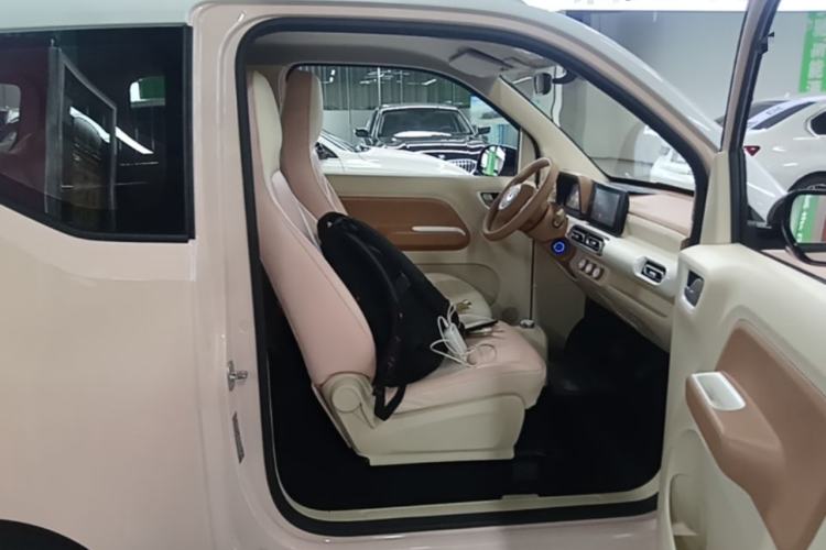 Used Wuling Hongguang MINIEV 2024 3rd Generation 170 km Right Front Seat