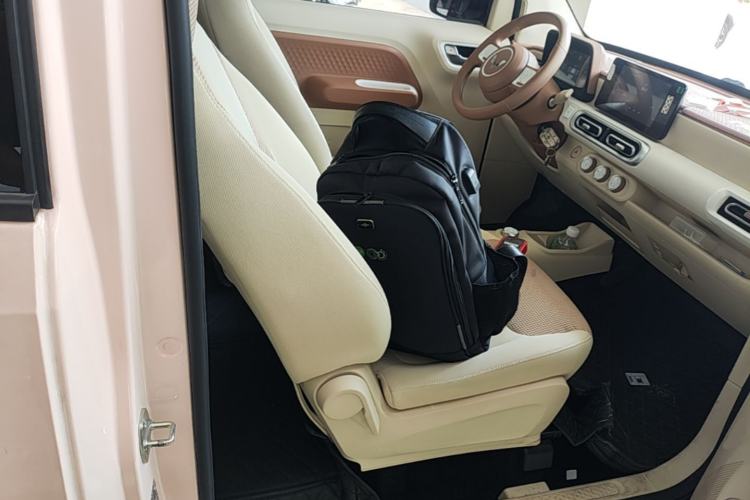 Used Wuling Hongguang MINIEV 2024 3rd Generation 215km Advanced Version Right Front Seat