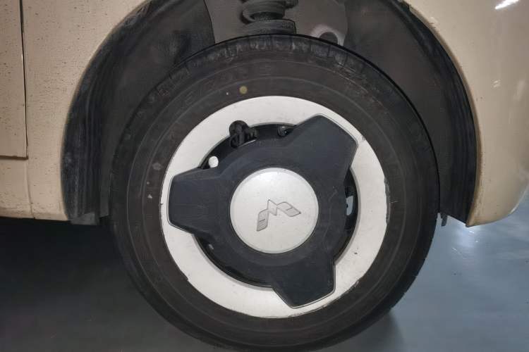 Used Wuling Hongguang MINIEV 2024 3rd Generation 215km Youth Edition Right Front Wheel Hub