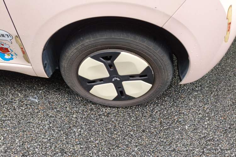 Used Wuling Hongguang MINIEV 2024 3rd Generation 215km Advanced Version Right Front Wheel Hub