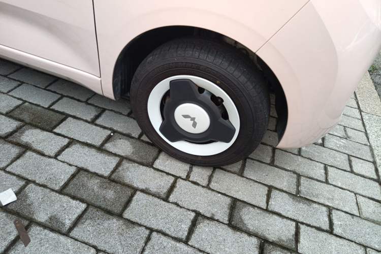 Used Wuling Hongguang MINIEV 2024 3rd Generation 215km Youth Edition Right Front Wheel Hub