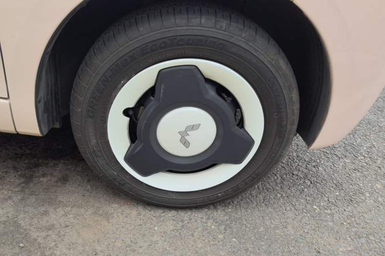 Used Wuling Hongguang MINIEV 2024 Third Generation 120 km Right Front Wheel Hub