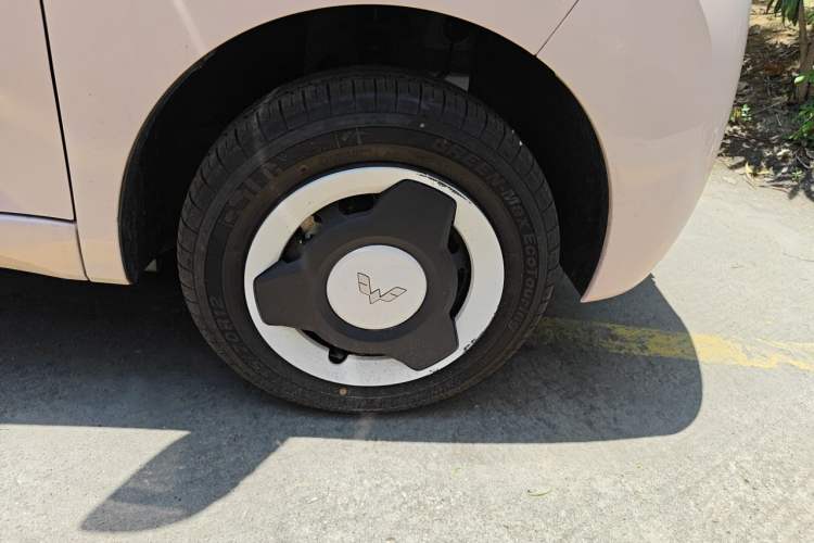 Used Wuling Hongguang MINIEV 2024 3rd Generation 215km Youth Edition Right Front Wheel Hub