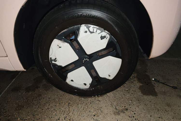 Used Wuling Hongguang MINIEV 2024 3rd Generation 215km Advanced Version Right Front Wheel Hub