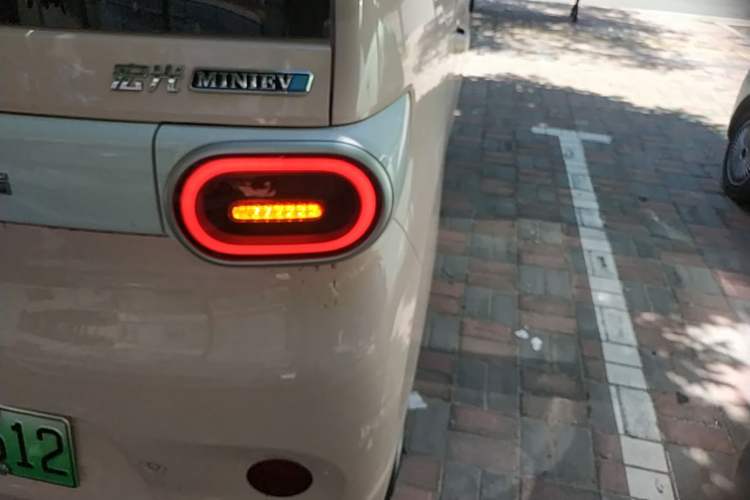 Used Wuling Hongguang MINIEV 2024 3rd Generation 215km Youth Edition Right Rear Taillight