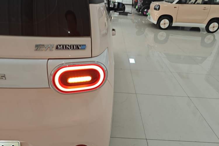 Used Wuling Hongguang MINIEV 2024 3rd Generation 215km Advanced Version Right Rear Taillight