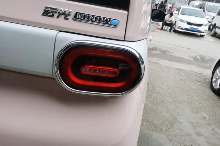Used Wuling Hongguang MINIEV 2024 3rd Generation 170 km Right Rear Taillight