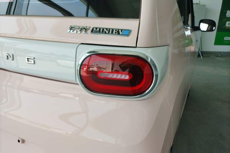 Used Wuling Hongguang MINIEV 2024 3rd Generation 215km Advanced Version Right Rear Taillight