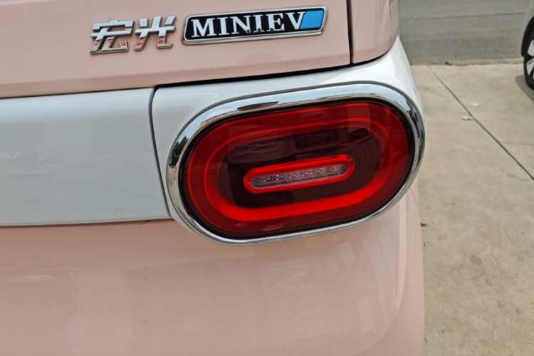 Used Wuling Hongguang MINIEV 2024 3rd Generation 215km Advanced Version Right Rear Taillight