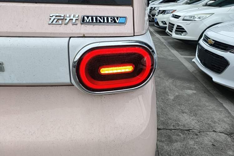 Used Wuling Hongguang MINIEV 2024 3rd Generation 215km Advanced Version Right Rear Taillight