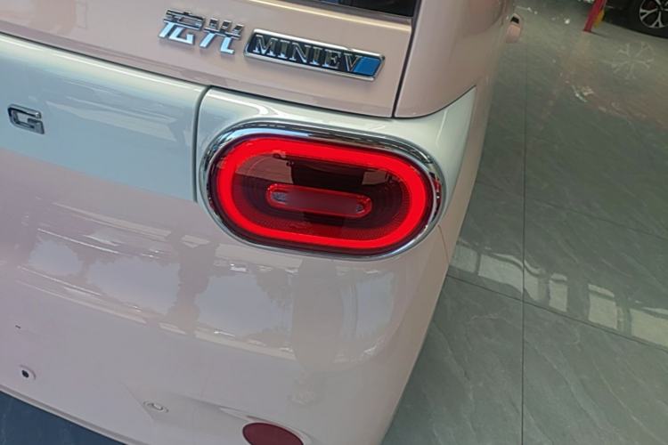 Used Wuling Hongguang MINIEV 2024 Third Generation 120 km Right Rear Taillight