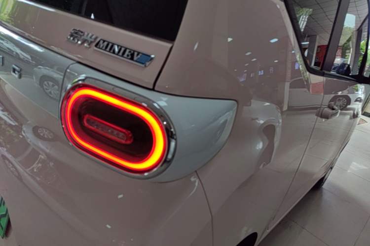 Used Wuling Hongguang MINIEV 2024 3rd Generation 215km Advanced Version Right Rear Taillight