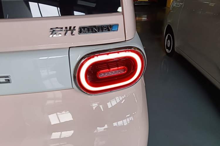 Used Wuling Hongguang MINIEV 2024 3rd Generation 215km Advanced Version Right Rear Taillight