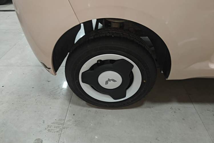 Used Wuling Hongguang MINIEV 2024 3rd Generation 215km Youth Edition Right Rear Wheel Hub