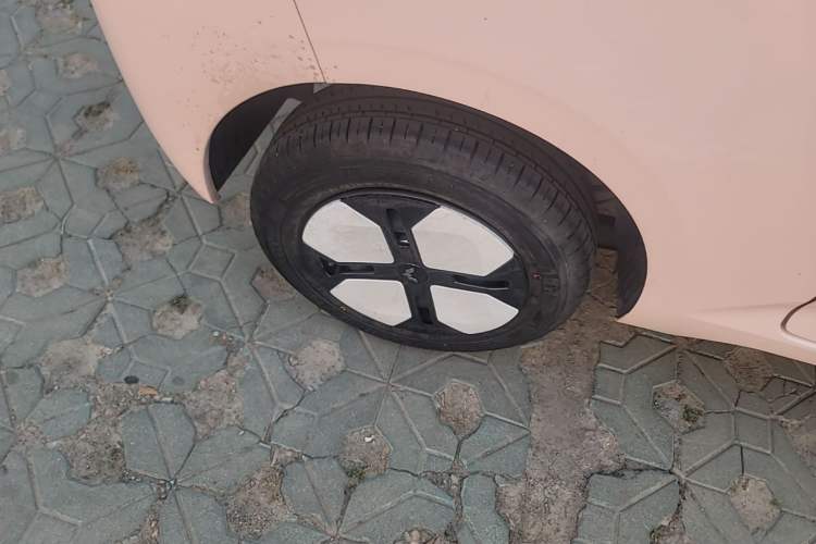 Used Wuling Hongguang MINIEV 2024 3rd Generation 215km Advanced Version Right Rear Wheel Hub