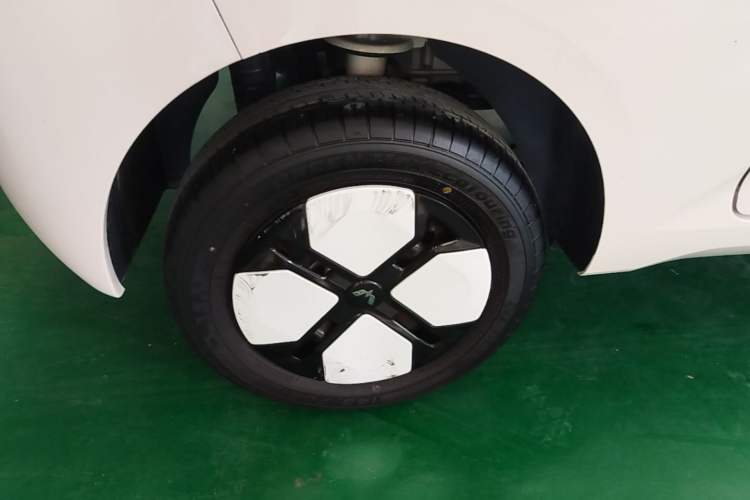 Used Wuling Hongguang MINIEV 2024 3rd Generation 215km Youth Edition Right Rear Wheel Hub
