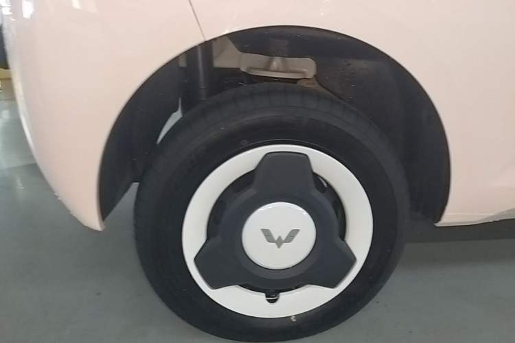 Used Wuling Hongguang MINIEV 2024 3rd Generation 215km Youth Edition Right Rear Wheel Hub