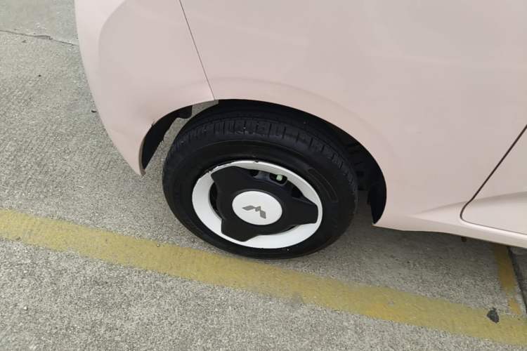 Used Wuling Hongguang MINIEV 2024 3rd Generation 215km Youth Edition Right Rear Wheel Hub