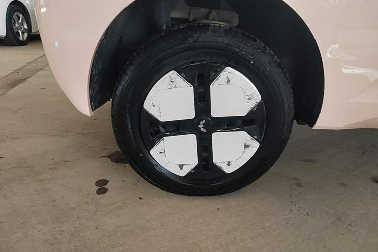 Used Wuling Hongguang MINIEV 2024 3rd Generation 215km Advanced Version Right Rear Wheel Hub